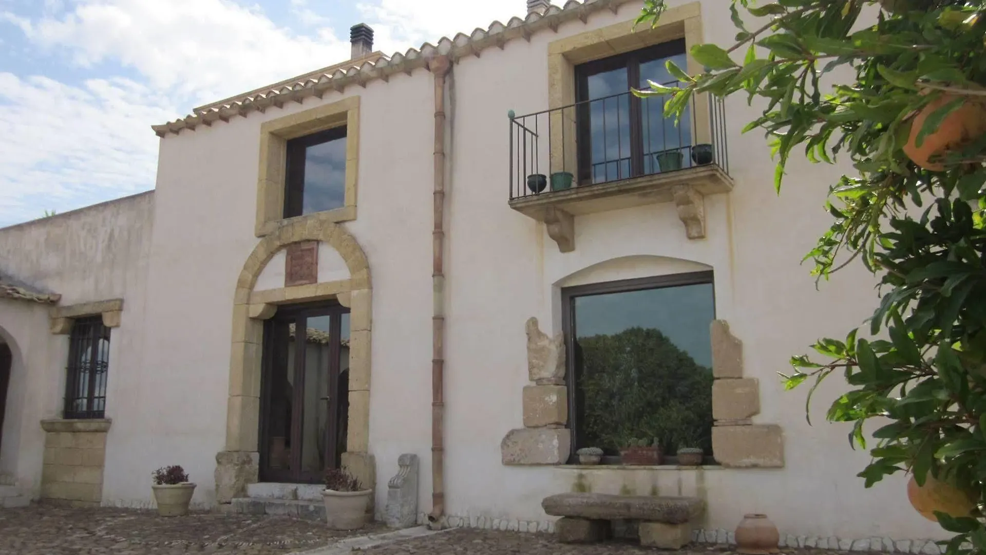 Bed and Breakfast Casale Alma Marsala Bed & Breakfast